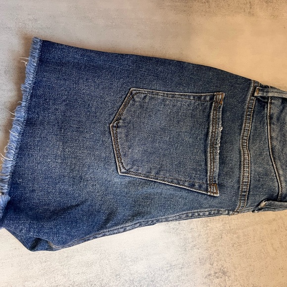 Good American Denim shorts size 2 - Picture 3 of 5